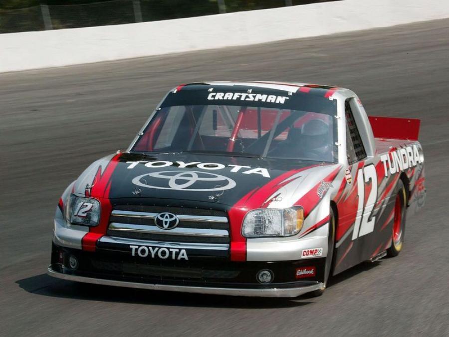  Toyota Tundra NASCAR Craftsman Series Truck by TRD 2004 года  (фото 3 из 12)